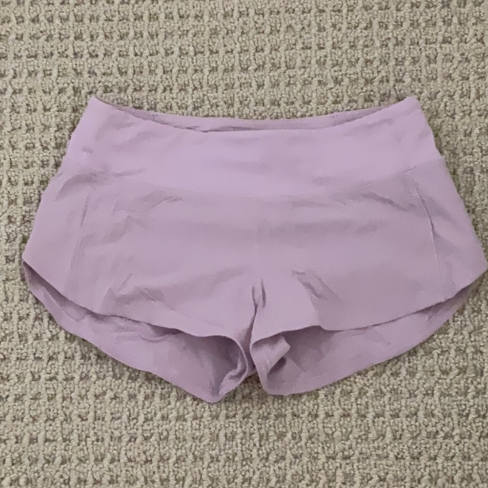 Lululemon Speed up short size 4. Lilac color, 2.5” good condition, super cute